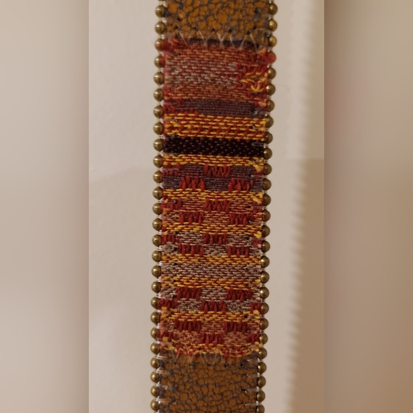NWOT LEATHER TAPESTRY BELT GOLD TONE BUCKLE. - Picture 4 of 6